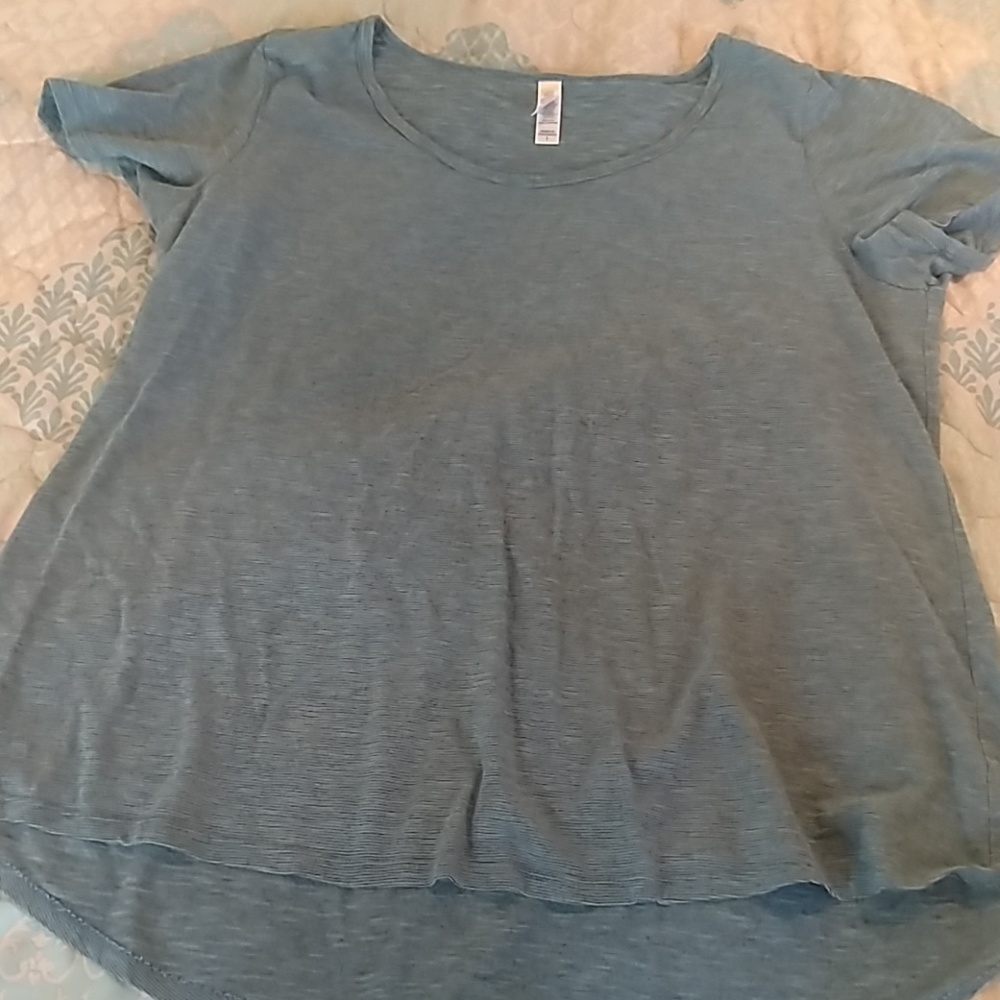 L Classic T -(LulaRoe)-